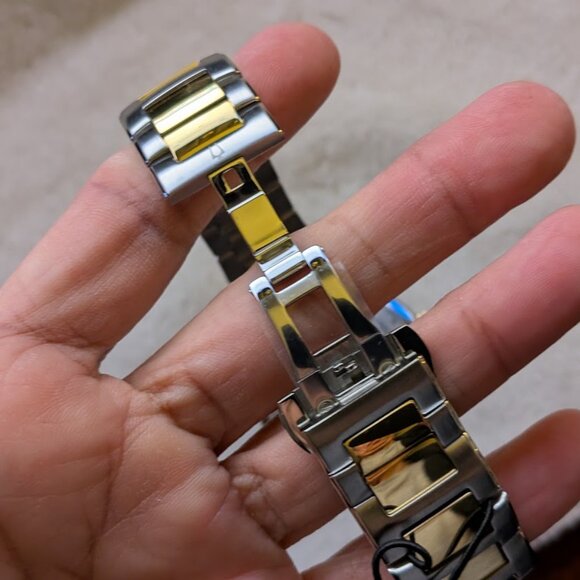 ⬇️PD⬇️BULOVA Gold and Silver Watch with Elegant Design and Link Bracelet - Picture 11 of 14